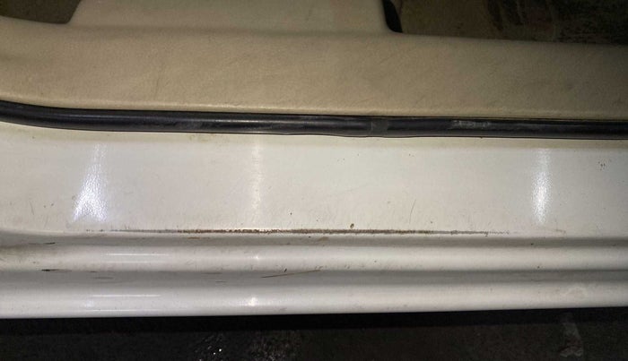 2014 Maruti Swift Dzire VDI, Diesel, Manual, 62,696 km, Right running board - Minor scratches