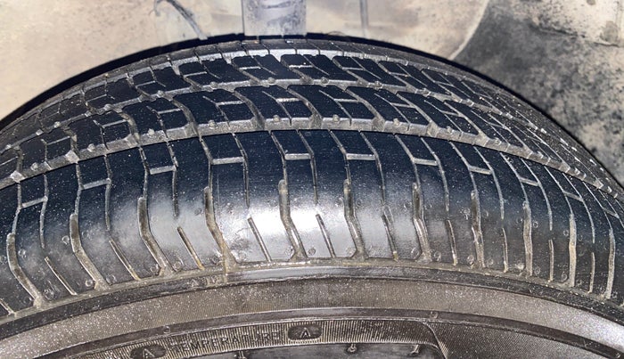 2016 Hyundai Elite i20 MAGNA 1.2, Petrol, Manual, 87,810 km, Right Front Tyre Tread