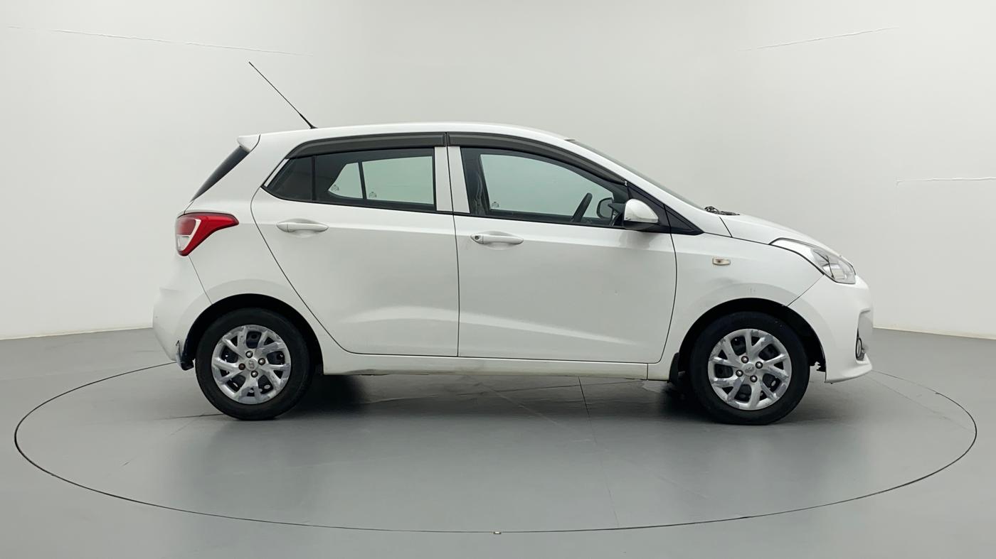2017 Hyundai Grand i10 Sportz1.2 CRDI, Diesel, Manual, 71,601 km, Right Side
