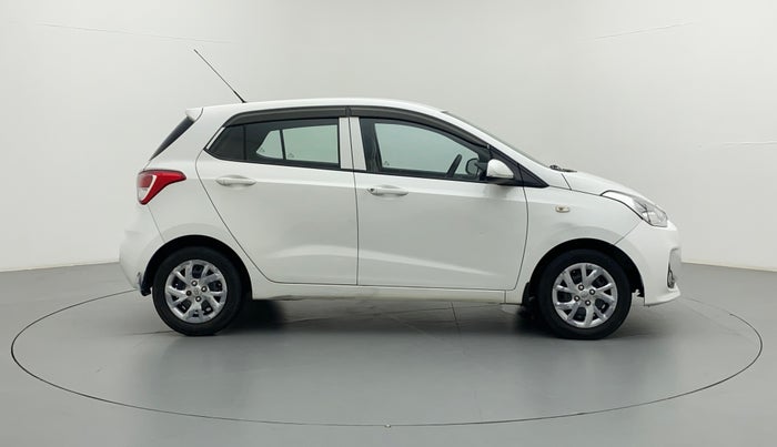 2017 Hyundai Grand i10 Sportz1.2 CRDI, Diesel, Manual, 71,601 km, Right Side
