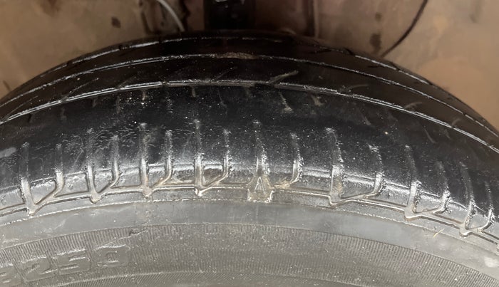 2017 Hyundai Elite i20 MAGNA EXECUTIVE 1.2, Petrol, Manual, 60,240 km, Right Front Tyre Tread