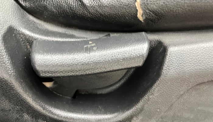 2017 Hyundai Elite i20 MAGNA EXECUTIVE 1.2, Petrol, Manual, 60,240 km, Driver Side Adjustment Panel