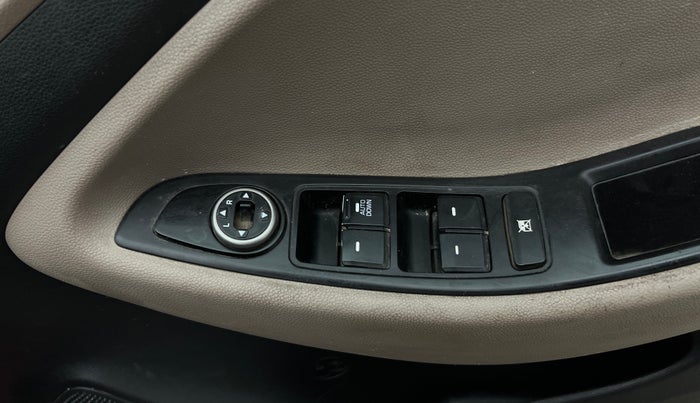 2017 Hyundai Elite i20 MAGNA EXECUTIVE 1.2, Petrol, Manual, 60,240 km, Driver Side Door Panels Control