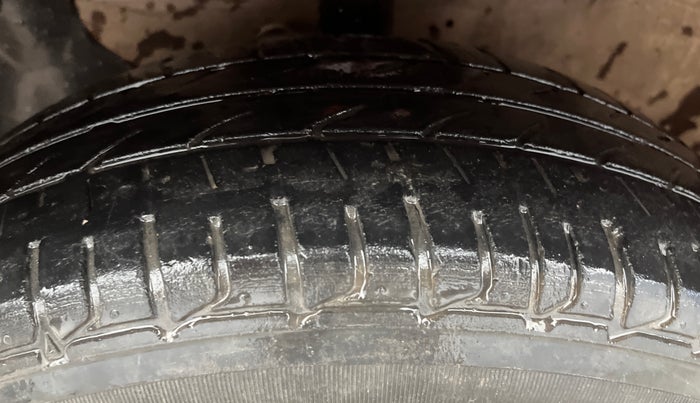 2017 Hyundai Elite i20 MAGNA EXECUTIVE 1.2, Petrol, Manual, 60,240 km, Left Front Tyre Tread