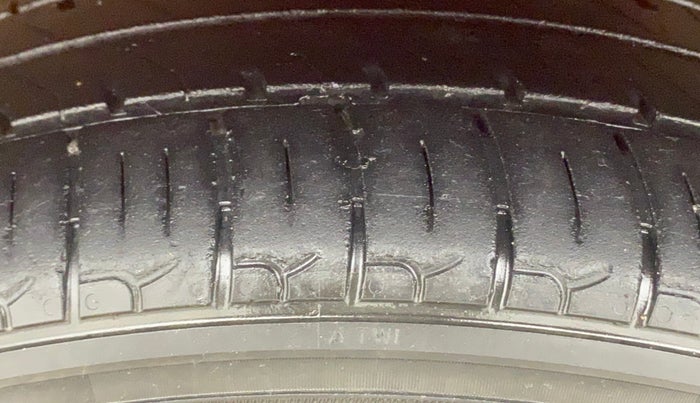 2014 Maruti Alto K10 VXI, Petrol, Manual, 52,722 km, Left Front Tyre Tread
