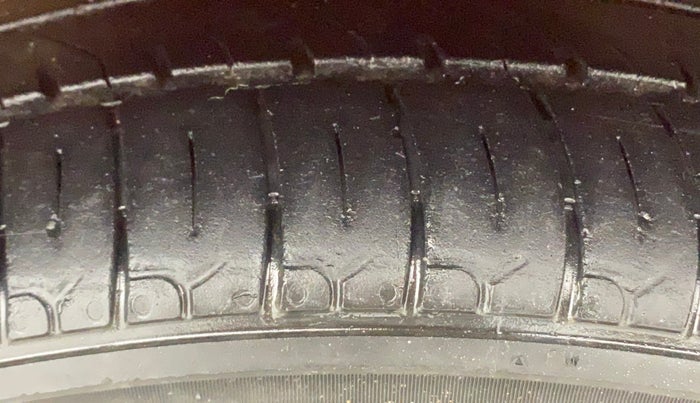 2014 Maruti Alto K10 VXI, Petrol, Manual, 52,722 km, Right Front Tyre Tread