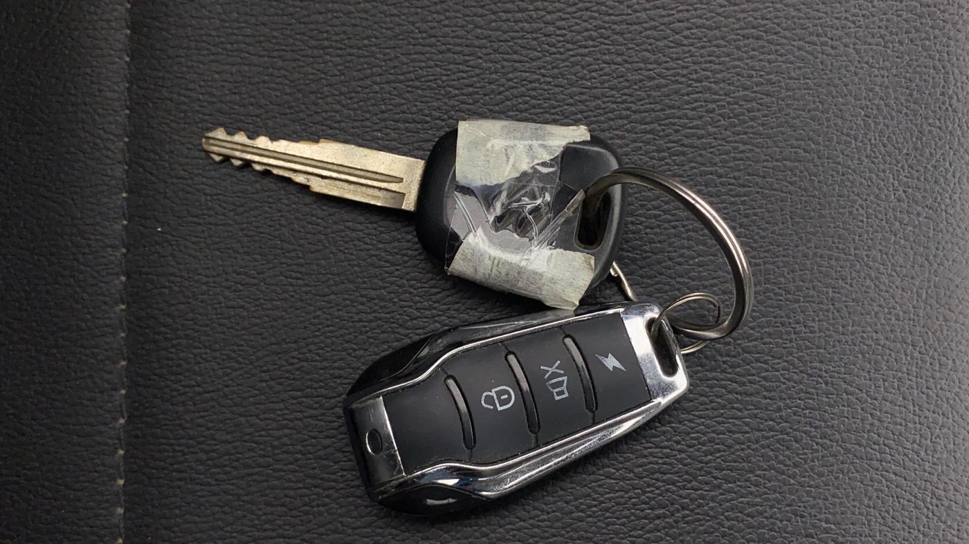 2014 Maruti Alto K10 VXI, Petrol, Manual, 52,728 km, Key Close Up