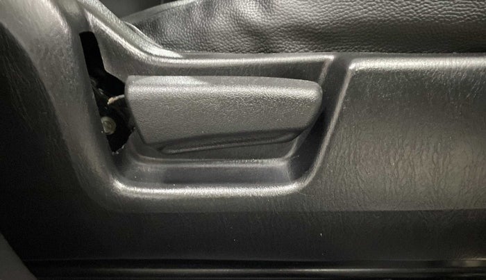 2019 Maruti Alto VXI, Petrol, Manual, 19,168 km, Driver Side Adjustment Panel