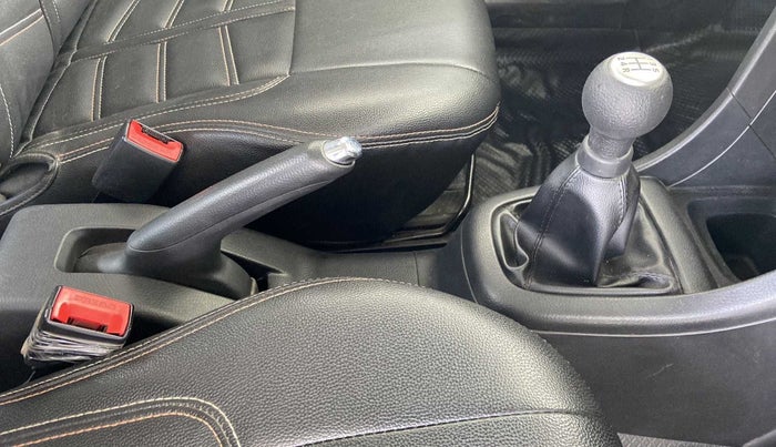 2015 Maruti Swift VXI, Petrol, Manual, 61,700 km, Gear Lever