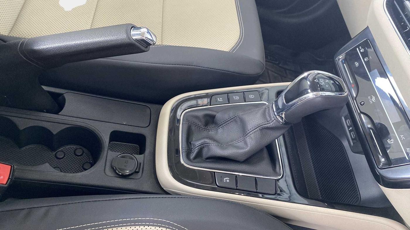 2022 Skoda SLAVIA STYLE 1.5L TSI DSG, Petrol, Automatic, 3,789 km, Gear Lever
