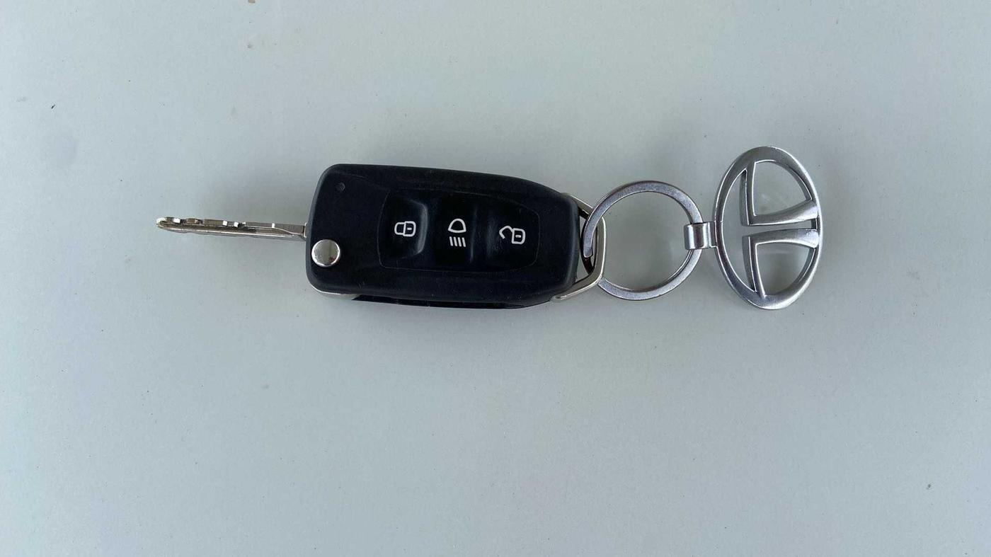 2016 Tata Tiago XZ PETROL, Petrol, Manual, 1,20,598 km, Key Close Up