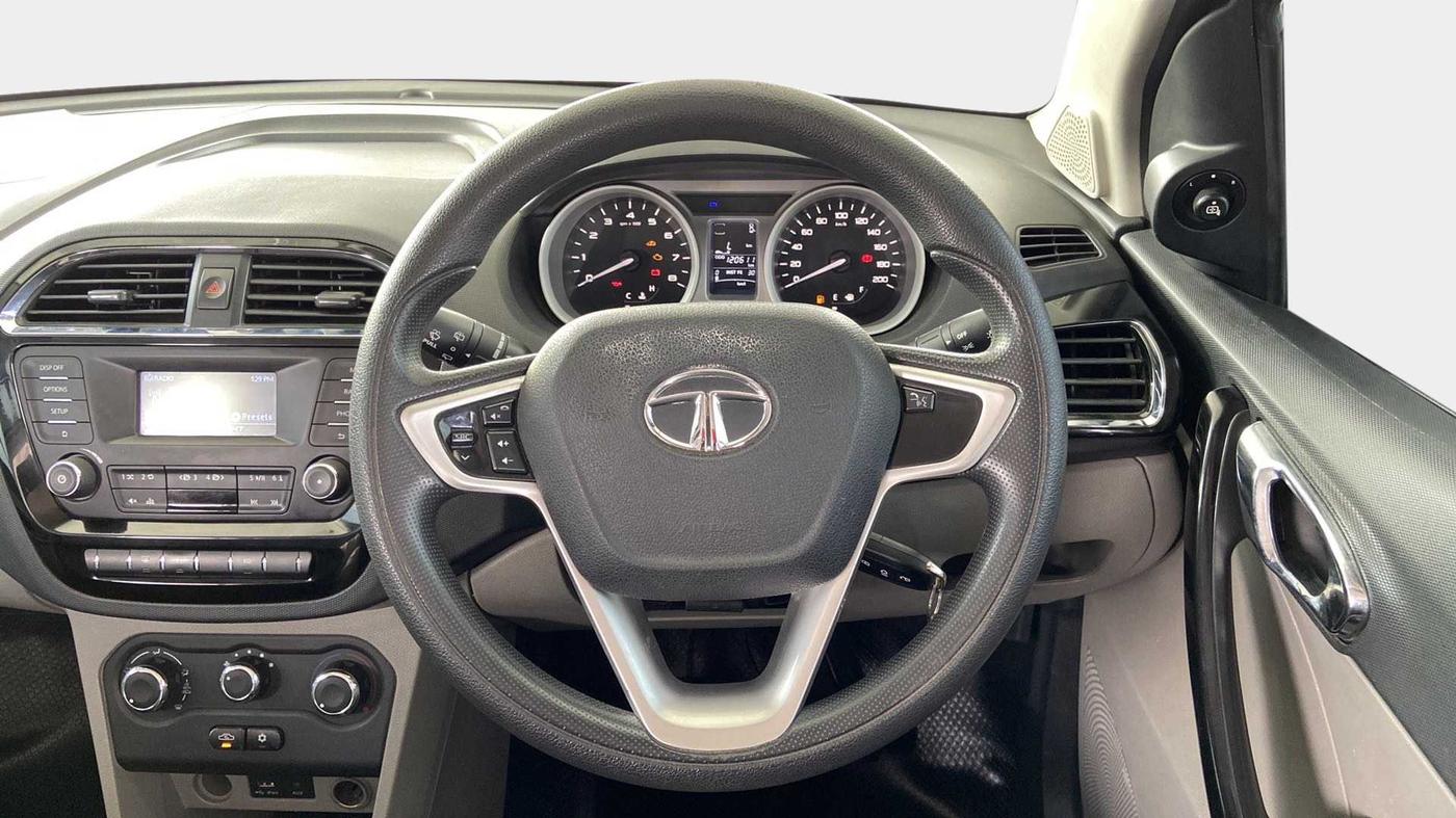 2016 Tata Tiago XZ PETROL, Petrol, Manual, 1,20,598 km, Steering Wheel Close Up