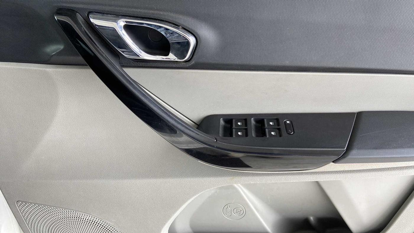 2016 Tata Tiago XZ PETROL, Petrol, Manual, 1,20,598 km, Driver Side Door Panels Control