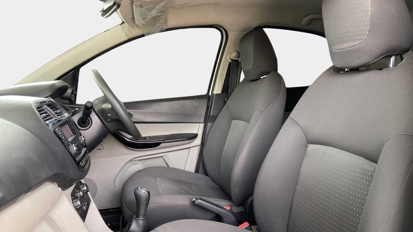 2016 Tata Tiago XZ PETROL, Petrol, Manual, 1,20,598 km, Right Side Front Door Cabin