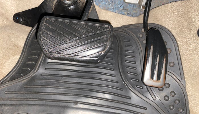 2013 Maruti A Star VXI (ABS) AT, Petrol, Automatic, 51,990 km, Pedals