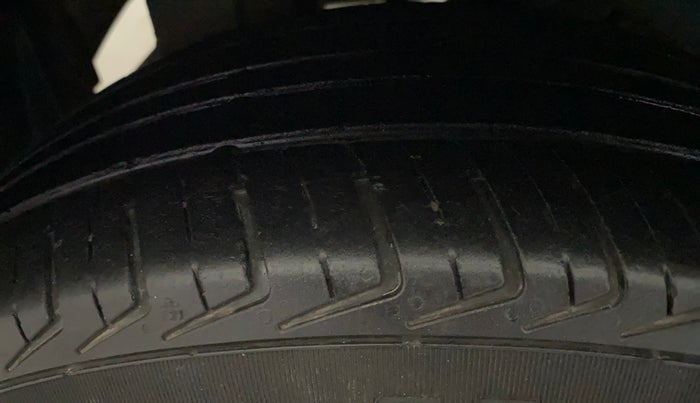 2013 Maruti A Star VXI (ABS) AT, Petrol, Automatic, 51,990 km, Right Rear Tyre Tread