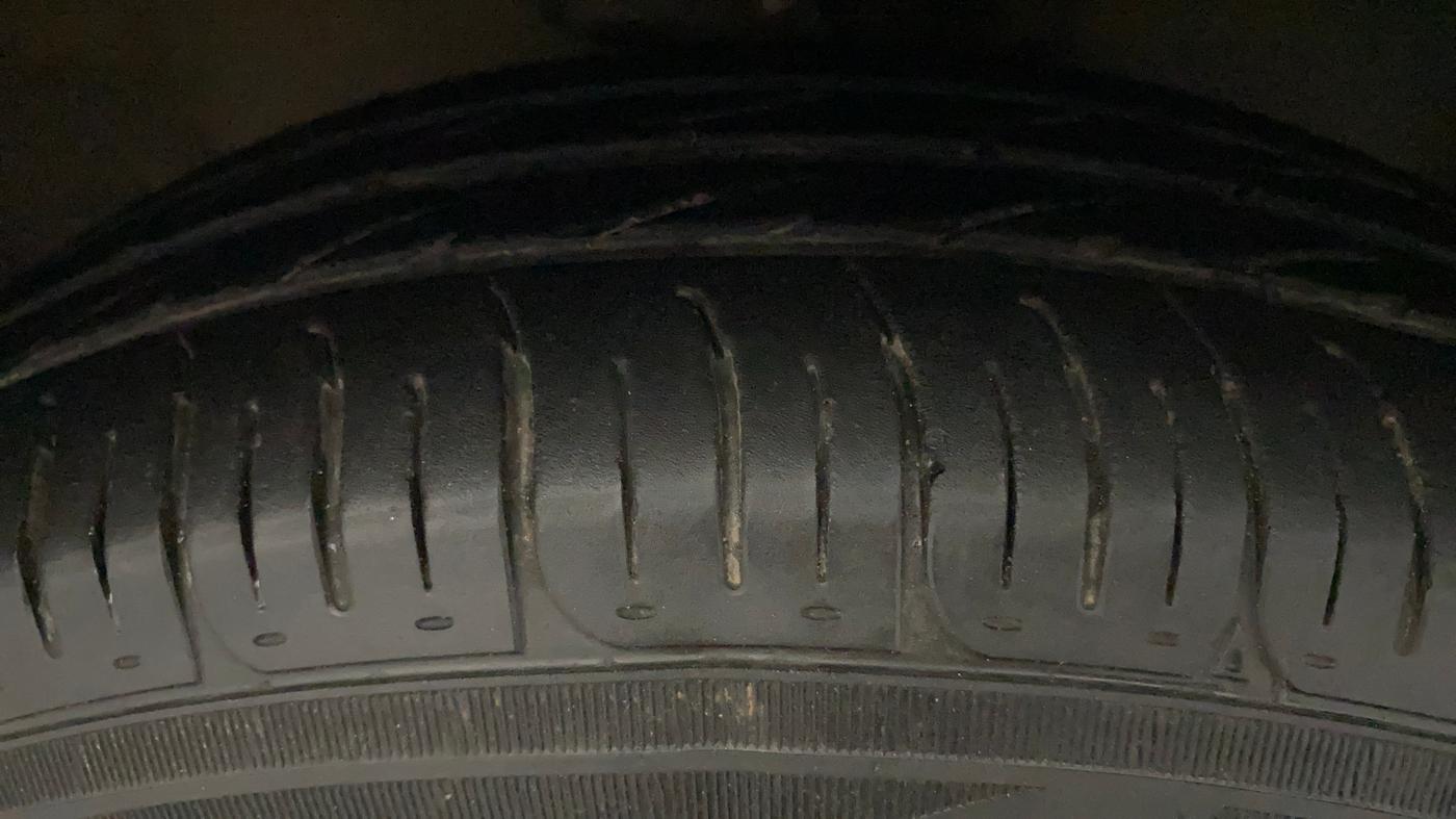 2013 Maruti A Star VXI (ABS) AT, Petrol, Automatic, 51,990 km, Right Front Tyre Tread