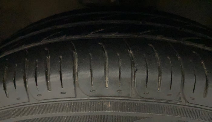 2013 Maruti A Star VXI (ABS) AT, Petrol, Automatic, 51,990 km, Right Front Tyre Tread