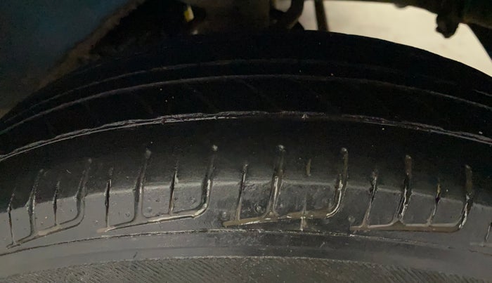 2013 Maruti A Star VXI (ABS) AT, Petrol, Automatic, 51,990 km, Left Rear Tyre Tread