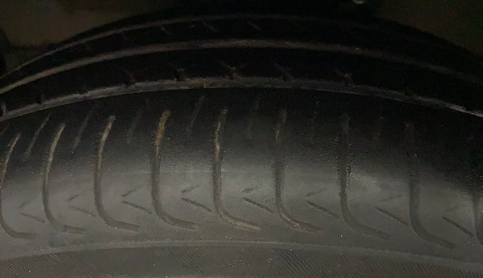 2013 Maruti A Star VXI (ABS) AT, Petrol, Automatic, 51,990 km, Left Front Tyre Tread