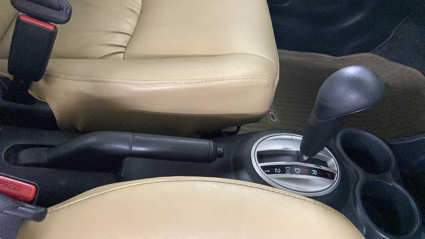 2017 Honda Brio VX AT, Petrol, Automatic, 43,148 km, Gear Lever