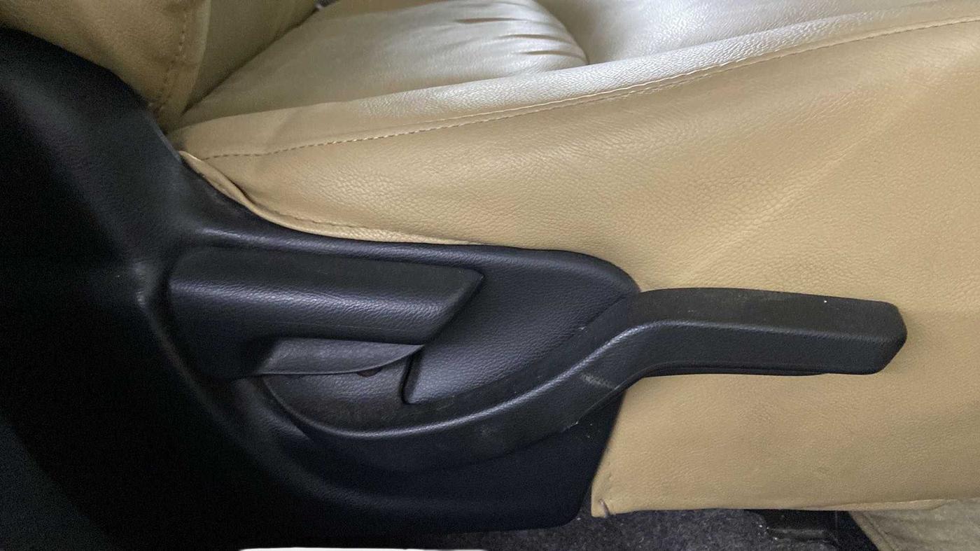 2017 Honda Brio VX AT, Petrol, Automatic, 43,148 km, Driver Side Adjustment Panel