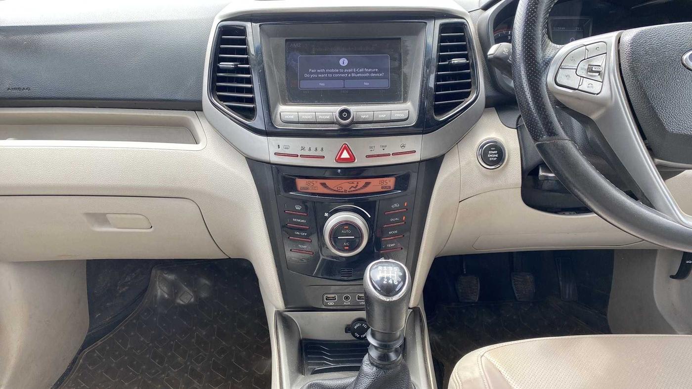 2019 Mahindra XUV300 W8 (O) 1.5 DIESEL, Diesel, Manual, 1,16,573 km, Air Conditioner