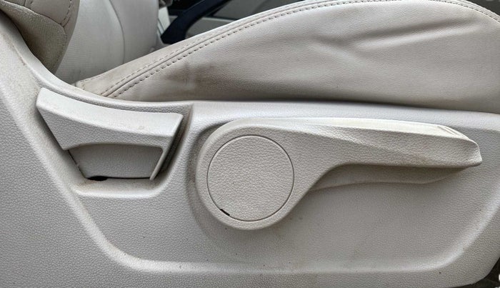 2019 Mahindra XUV300 W8 (O) 1.5 DIESEL, Diesel, Manual, 1,16,573 km, Driver Side Adjustment Panel