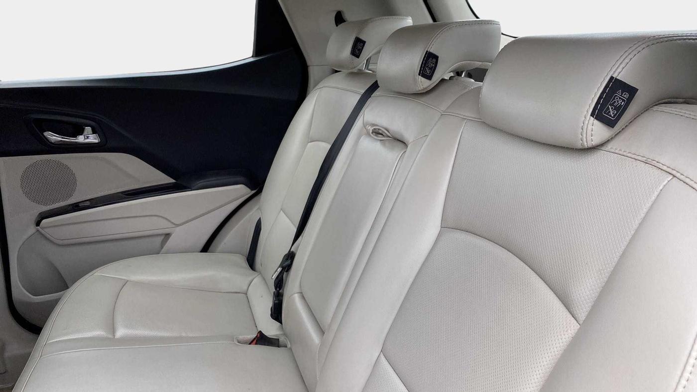 2019 Mahindra XUV300 W8 (O) 1.5 DIESEL, Diesel, Manual, 1,16,573 km, Right Side Rear Door Cabin