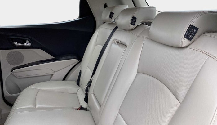 2019 Mahindra XUV300 W8 (O) 1.5 DIESEL, Diesel, Manual, 1,16,573 km, Right Side Rear Door Cabin