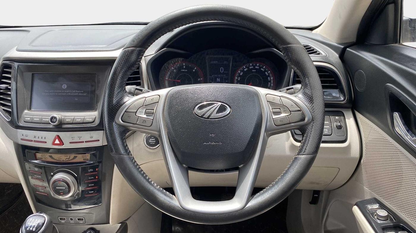 2019 Mahindra XUV300 W8 (O) 1.5 DIESEL, Diesel, Manual, 1,16,573 km, Steering Wheel Close Up