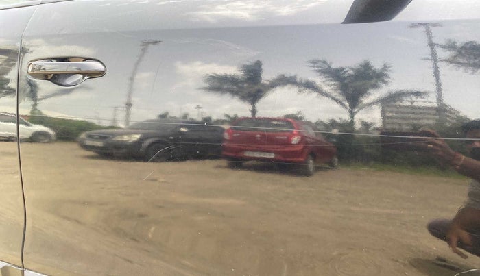 2019 Mahindra XUV300 W8 (O) 1.5 DIESEL, Diesel, Manual, 1,16,573 km, Driver-side door - Minor scratches
