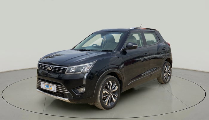 2019 Mahindra XUV300 W8 (O) 1.5 DIESEL, Diesel, Manual, 1,16,573 km, Left Front Diagonal