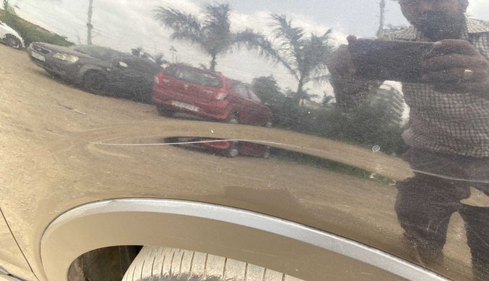 2019 Mahindra XUV300 W8 (O) 1.5 DIESEL, Diesel, Manual, 1,16,573 km, Right fender - Minor scratches
