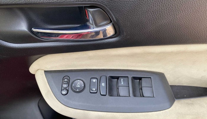 2022 Honda City 1.5L I-VTEC V MT 5TH GEN, Petrol, Manual, 13,407 km, Driver Side Door Panels Control