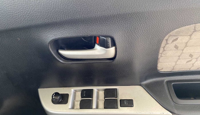 2016 Maruti Wagon R 1.0 VXI, Petrol, Manual, 47,202 km, Driver Side Door Panels Control