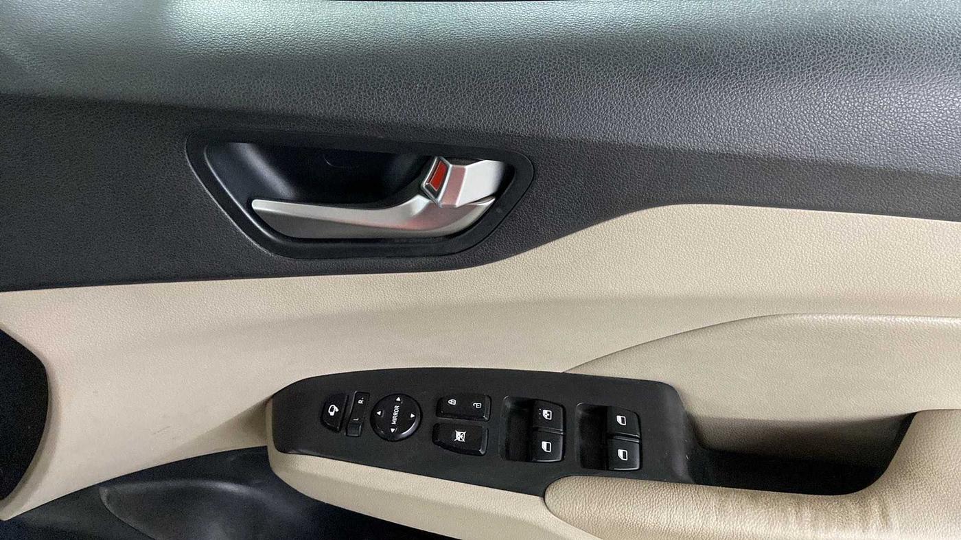 2020 Hyundai Verna SX (O) 1.5 VTVT IVT, Petrol, Automatic, 24,376 km, Driver Side Door Panels Control