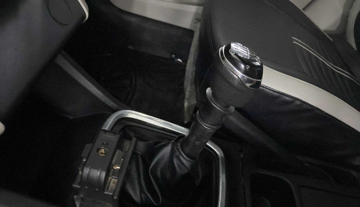 2019 Renault TRIBER RXT, Petrol, Manual, 56,524 km, Gear lever - Boot cover slightly torn