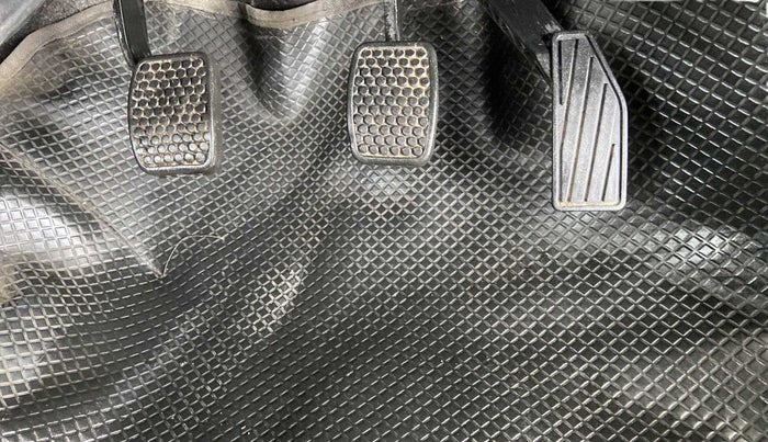 2016 Maruti Alto 800 LXI, Petrol, Manual, 38,253 km, Pedals