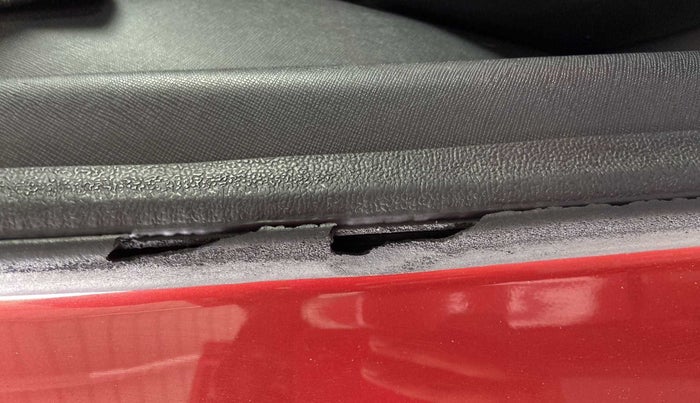 2018 Tata NEXON XT PETROL, Petrol, Manual, 55,626 km, Right rear door - Weather strip has minor damage