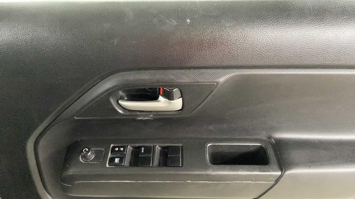 2019 Maruti New Wagon-R VXI 1.0, Petrol, Manual, 34,658 km, Driver Side Door Panels Control