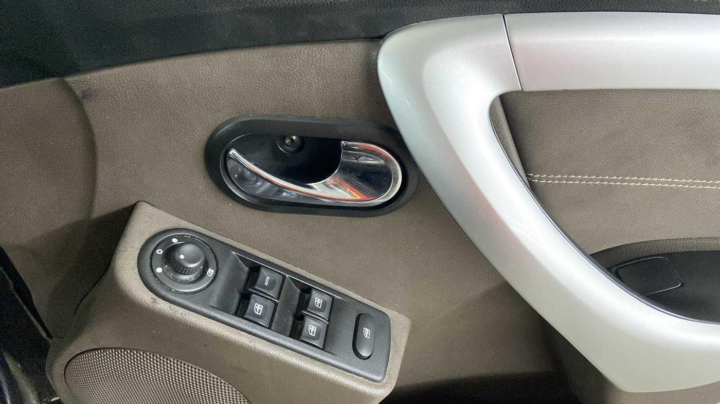2019 Renault Duster 110 PS RXZ 4X4 MT DIESEL, Diesel, Manual, 35,331 km, Driver Side Door Panels Control