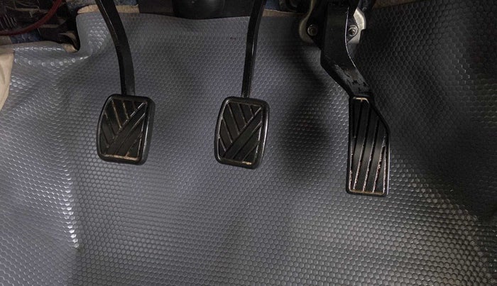 2016 Maruti Ertiga VDI SHVS, Diesel, Manual, 66,270 km, Pedals