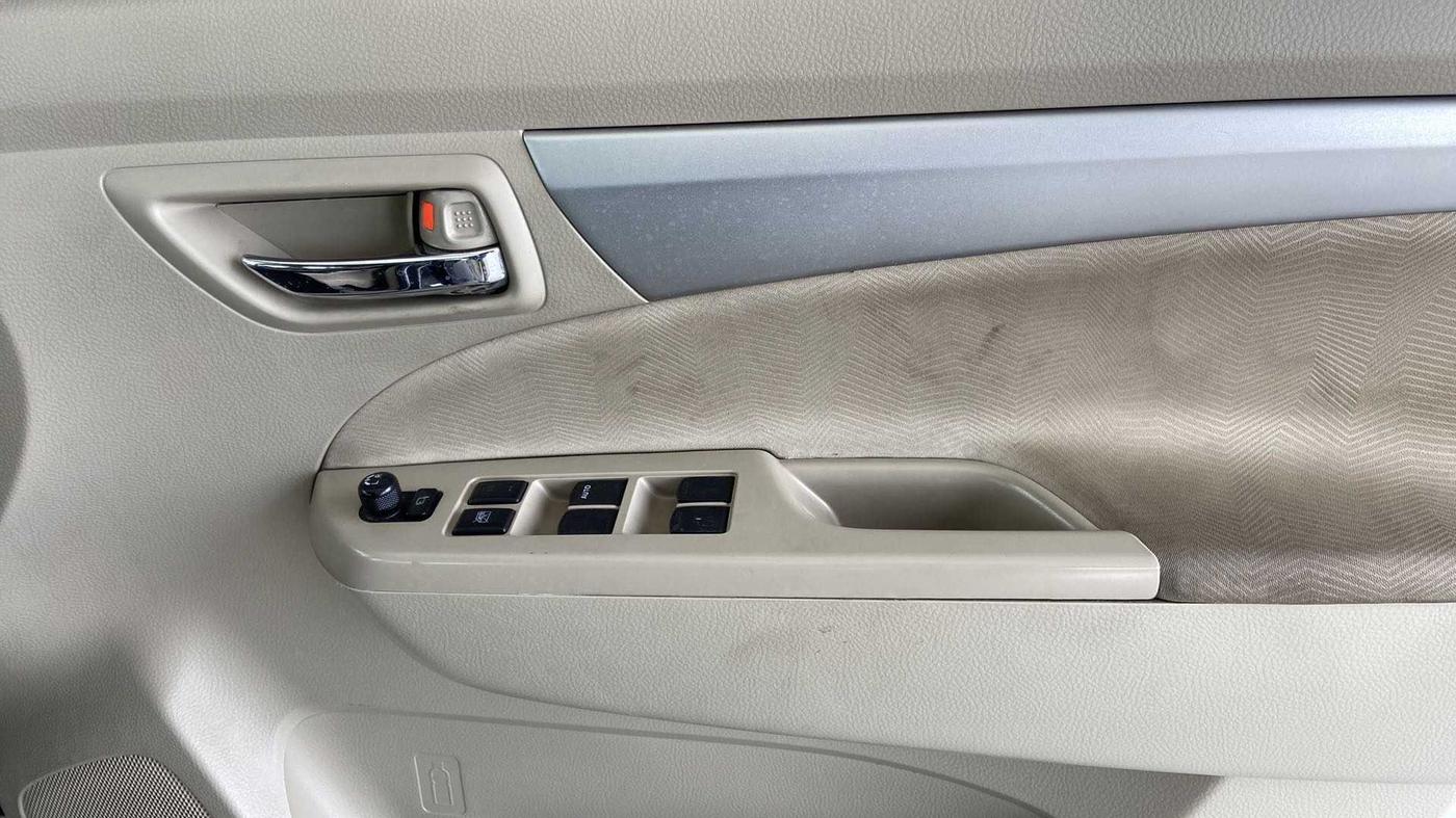 2016 Maruti Ertiga VDI SHVS, Diesel, Manual, 66,270 km, Driver Side Door Panels Control
