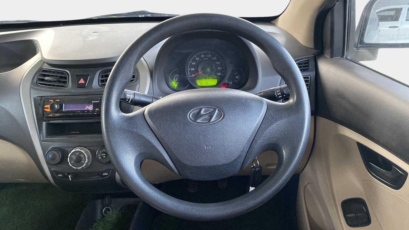2013 Hyundai Eon ERA +, Petrol, Manual, 96,116 km, Steering Wheel Close Up