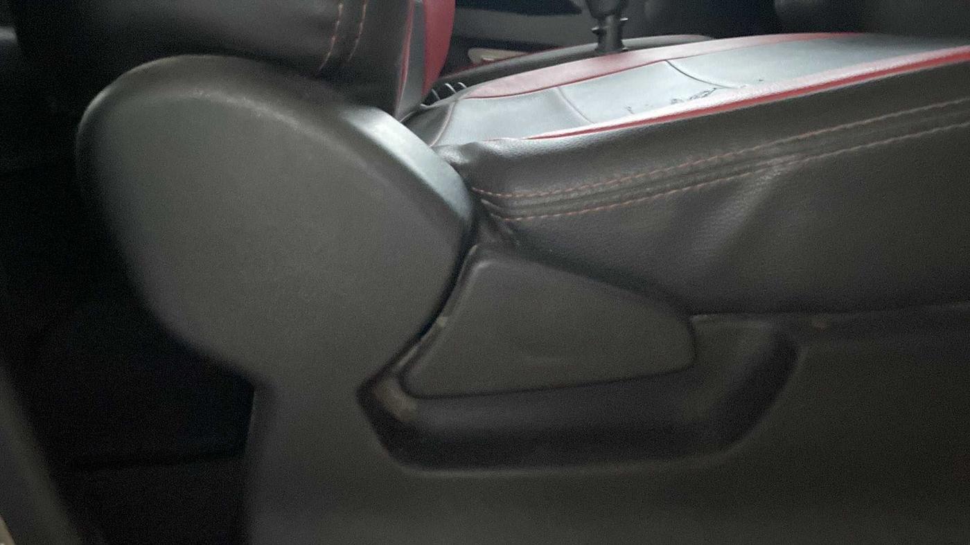 2019 Datsun Redi Go T (O), CNG, Manual, 57,174 km, Driver Side Adjustment Panel