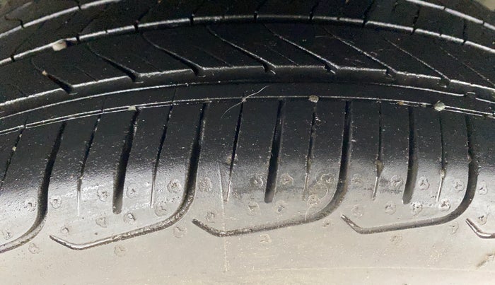 2023 Hyundai NEW I20 ASTA (O) 1.2 MT, Petrol, Manual, 7,718 km, Left Rear Tyre Tread