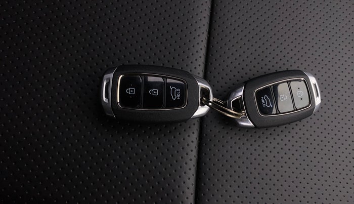 2023 Hyundai NEW I20 ASTA (O) 1.2 MT, Petrol, Manual, 7,718 km, Key Close Up