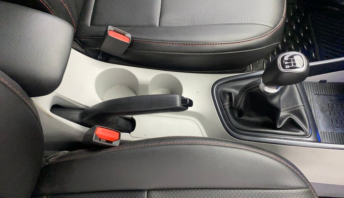 2023 Hyundai NEW I20 ASTA (O) 1.2 MT, Petrol, Manual, 7,718 km, Gear Lever