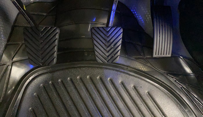 2023 Hyundai NEW I20 ASTA (O) 1.2 MT, Petrol, Manual, 7,718 km, Pedals